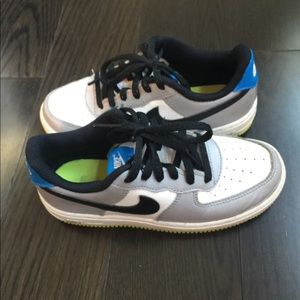 Boy’s Nike Air Force 1 Low Sneakers